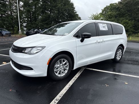 New 2026 Chrysler Voyager LX image 5