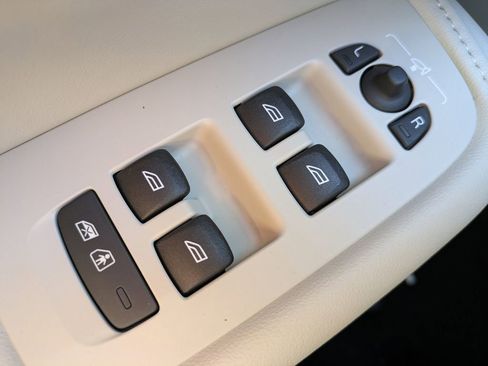 New 2026 Volvo XC60 B5 Ultra w/ Protection Package Premier image 24