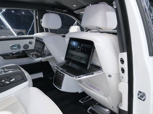 Used 2023 Rolls-Royce Phantom Sedan image 46