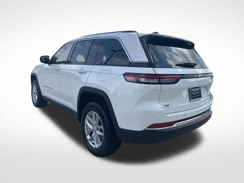 Used 2024 Jeep Grand Cherokee Laredo X RWD image 18