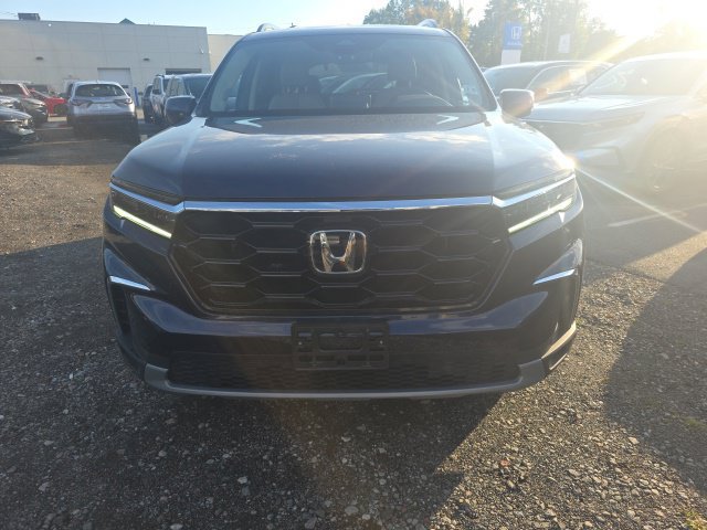 Used 2024 Honda Pilot Touring image 1