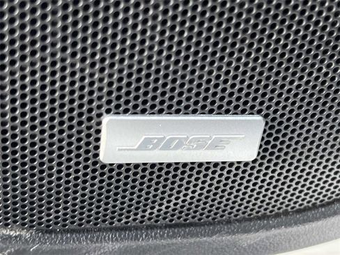 Certified 2023 GMC Acadia SLT w/ Technology Package image 17