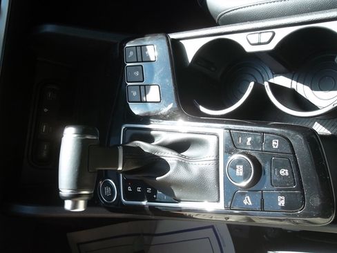 Used 2024 Kia Sportage SX image 13