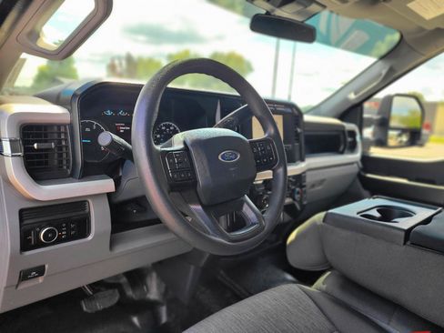 Used 2024 Ford F550 4x4 Crew Cab Super Duty image 7