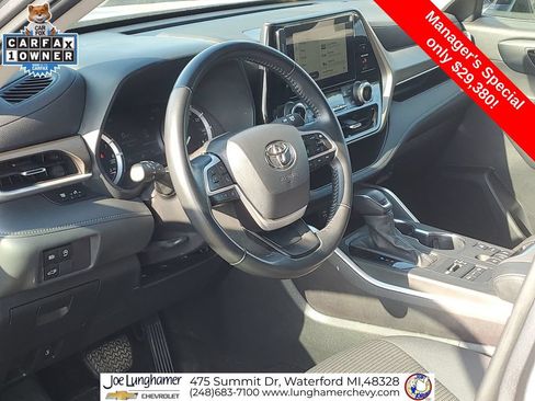 Used 2023 Toyota Highlander LE AWD/4WD image 12