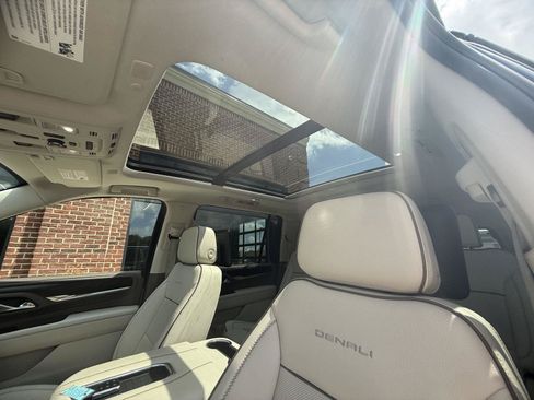 Used 2023 GMC Yukon XL Denali w/ Denali Reserve Package AWD/4WD image 17