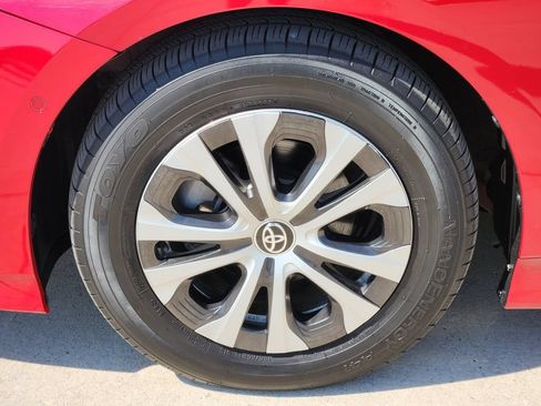 Certified 2022 Toyota Prius XLE AWD/4WD image 10