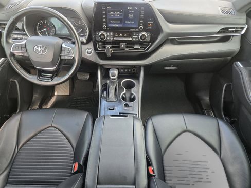 Used 2021 Toyota Highlander XSE FWD image 13