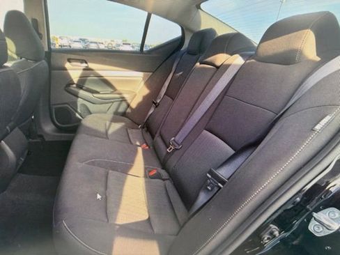 Used 2023 Nissan Altima 2.5 SV FWD image 4