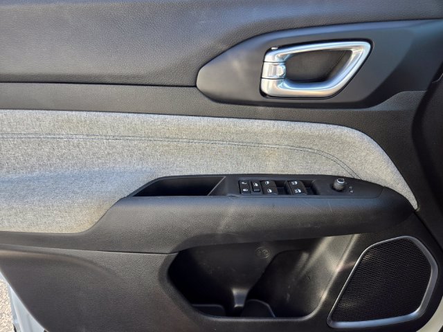 Used 2024 Jeep Compass Latitude AWD/4WD image 35