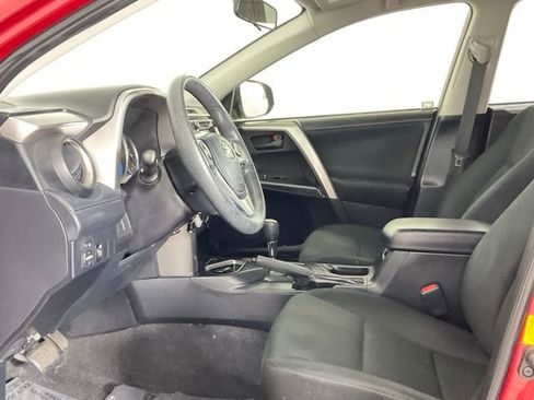 Used 2016 Toyota RAV4 LE FWD image 10