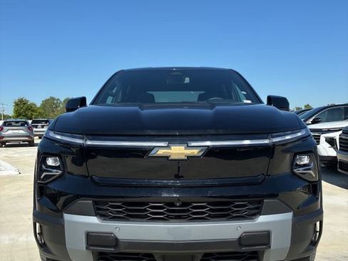 Used 2026 Chevrolet Silverado EV LT image 7