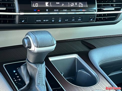 Certified 2024 Toyota Sienna XLE FWD image 30