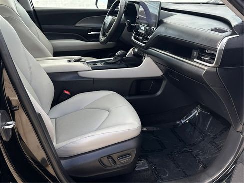 Certified 2024 Toyota Grand Highlander XLE image 9
