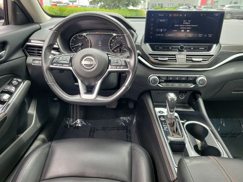 Used 2024 Nissan Altima 2.5 SR w/ SR Premium Package FWD image 10