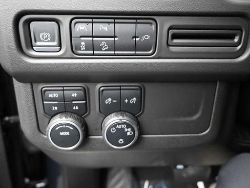 Used 2021 Chevrolet Suburban Premier AWD/4WD image 19
