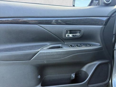 Used 2017 Mitsubishi Outlander SEL image 10