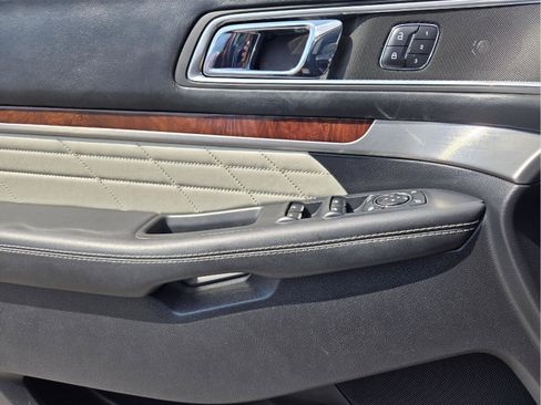 Used 2016 Ford Explorer Platinum AWD/4WD image 22