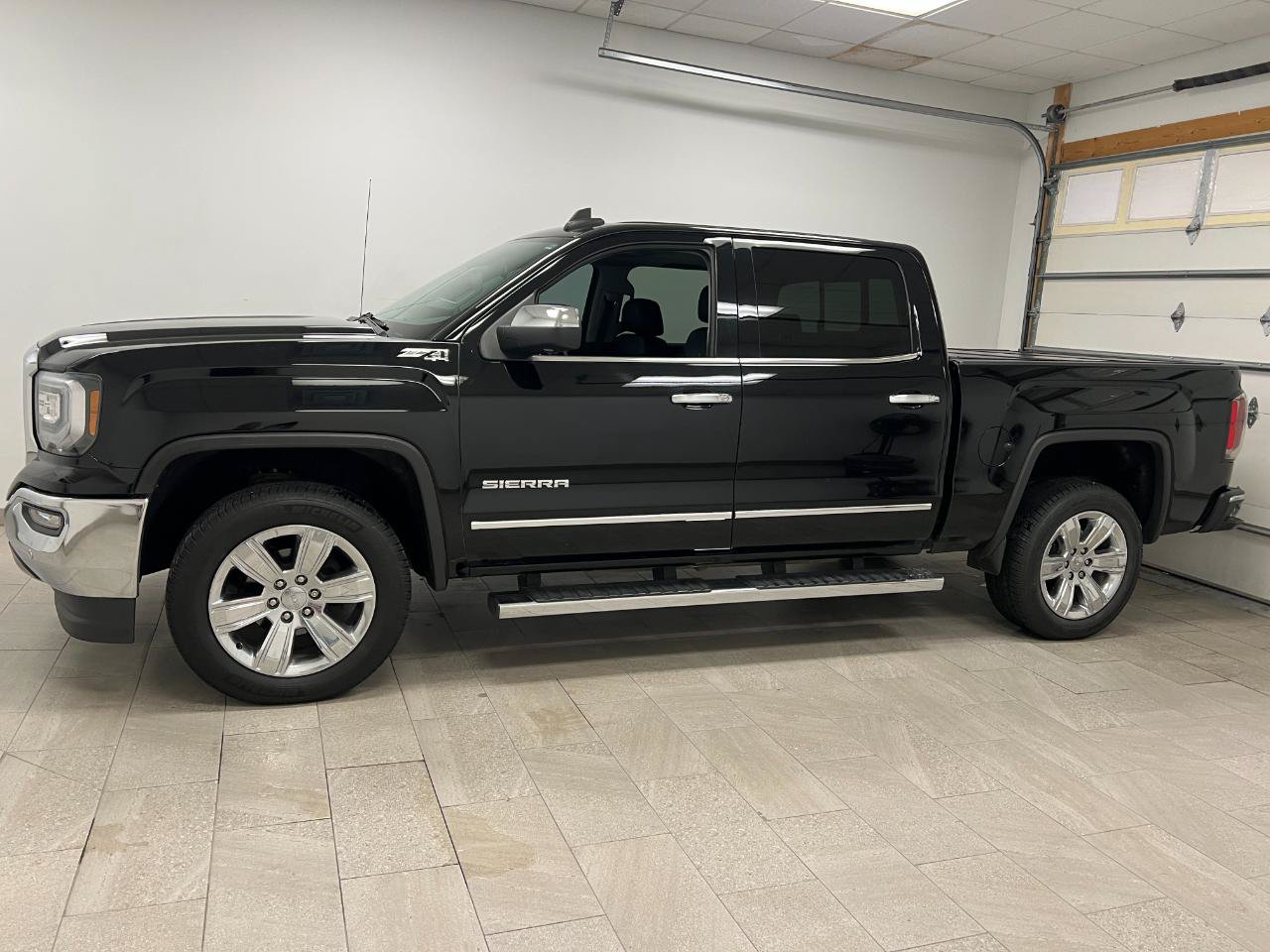 Used 2018 GMC Sierra 1500 SLT AWD/4WD image 5