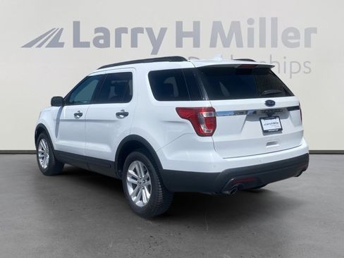 Certified 2017 Ford Explorer FWD image 3