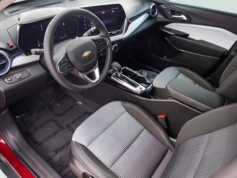 Used 2024 Chevrolet Trax LT w/ Driver Confidence Package image 13