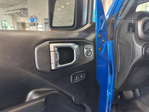 Used 2022 Jeep Wrangler Sport AWD/4WD image 11