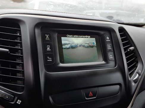 Used 2017 Jeep Cherokee Latitude w/ Cold Weather Group image 24