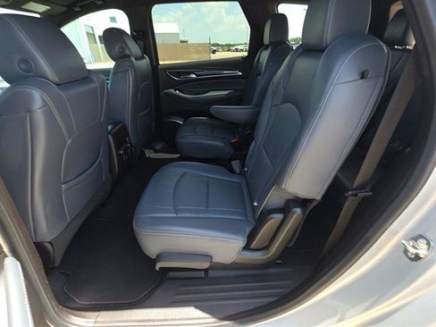 Used 2022 Buick Enclave Essence w/ Sport Touring Edition FWD image 19