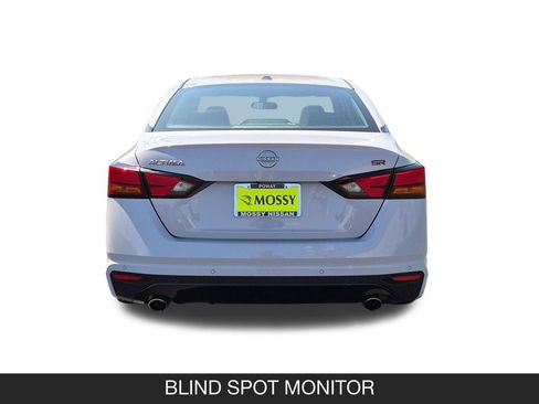 Used 2024 Nissan Altima 2.5 SR w/ SR Premium Package FWD image 8