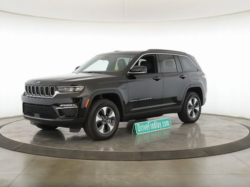 Used 2024 Jeep Grand Cherokee Limited 4xe image 12