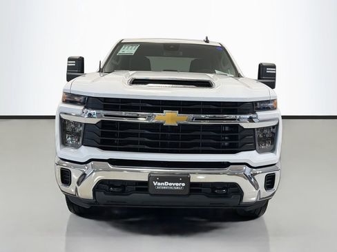 Used 2024 Chevrolet Silverado 2500 LT AWD/4WD image 2