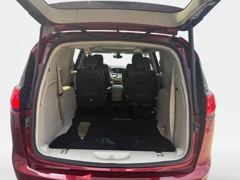 Used 2018 Chrysler Pacifica Limited FWD image 15