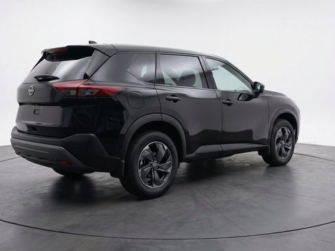 Used 2025 Nissan Rogue SV AWD/4WD image 9