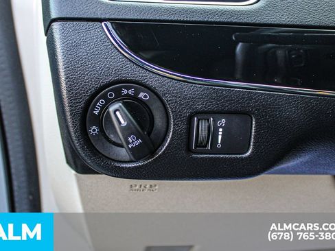 Used 2017 Dodge Grand Caravan SXT FWD image 28