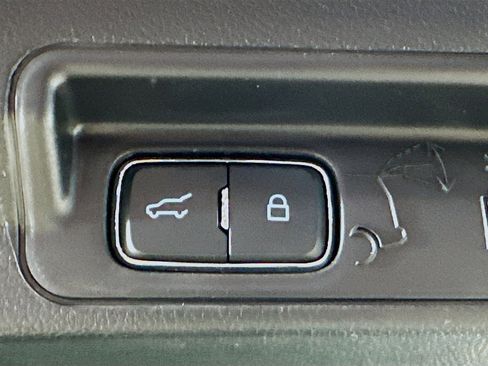 Used 2025 Ford Explorer Platinum w/ LUX Leather Package image 32