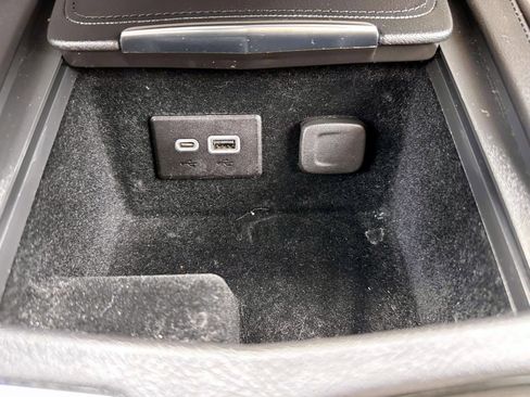 Used 2022 Cadillac XT4 Luxury w/ Cold Weather Package AWD/4WD image 24
