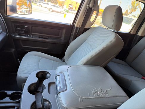 Used 2018 RAM 2500 Tradesman w/ Chrome Appearance Group image 27