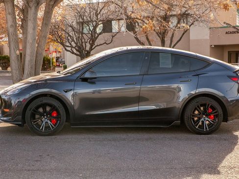 Used 2024 Tesla Model Y Long Range image 8