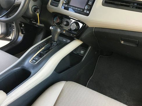 Used 2017 Honda HR-V LX image 19