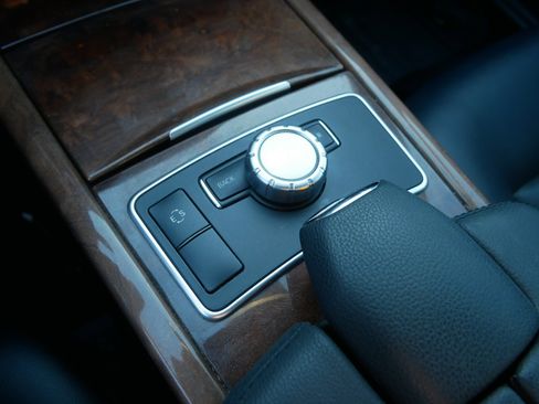 Used 2013 Mercedes-Benz E 350 4MATIC Sedan image 26