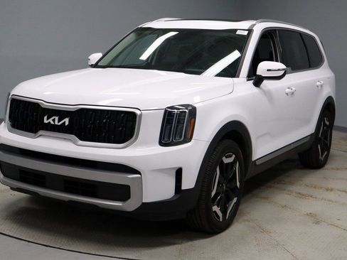 Used 2023 Kia Telluride EX w/ EX Captain's Chair Package image 8
