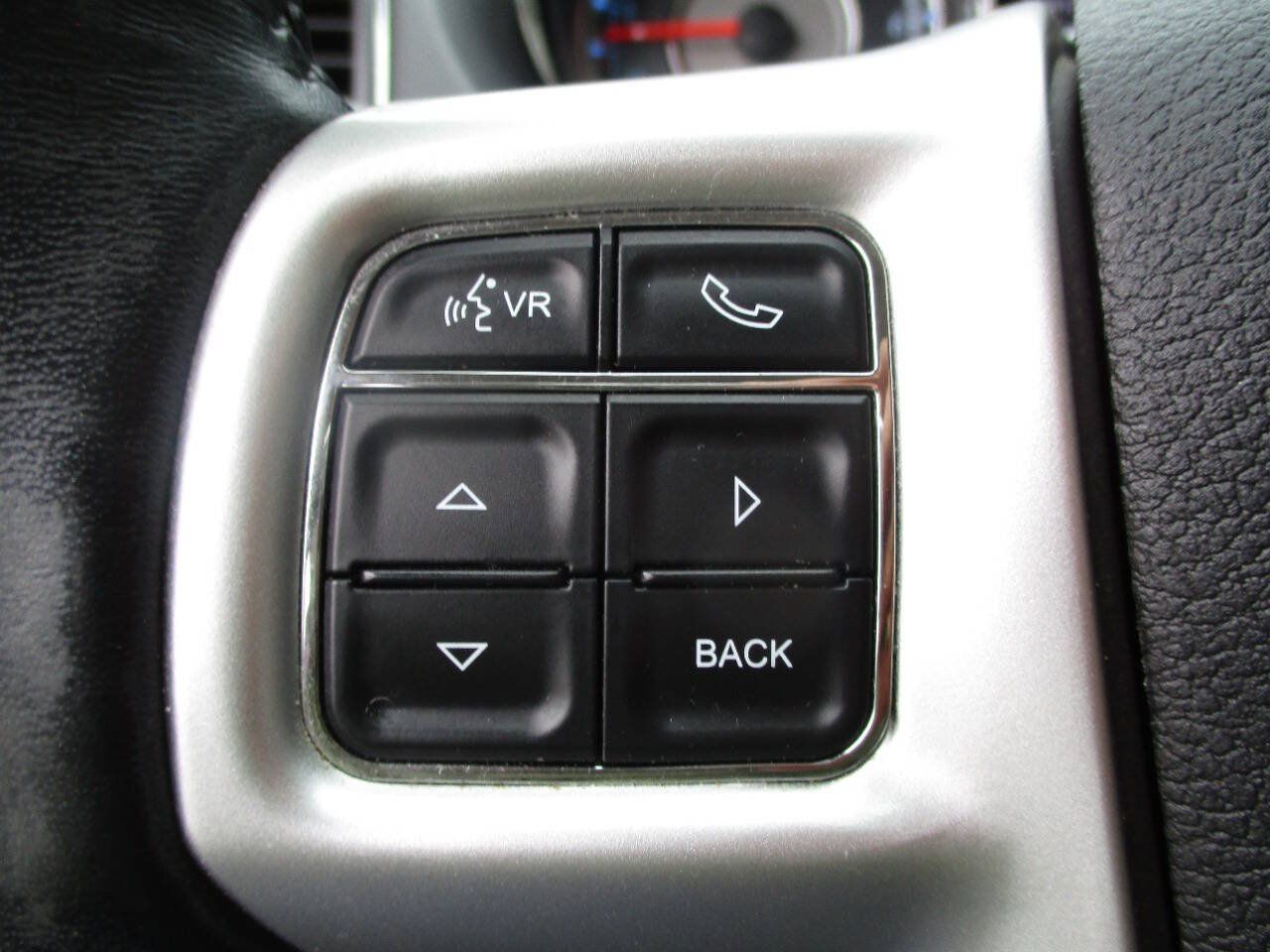 Used 2015 Chrysler Town & Country Touring-L w/ Driver Convenience Group FWD image 16