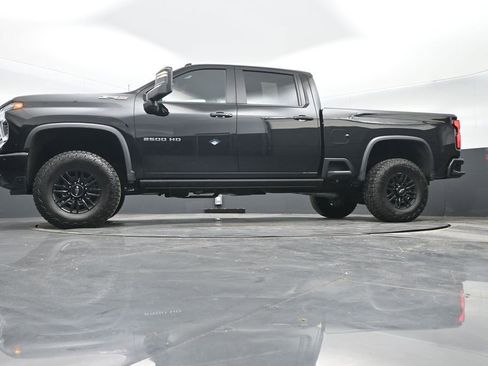 Used 2024 Chevrolet Silverado 2500 ZR2 w/ Technology Package image 27