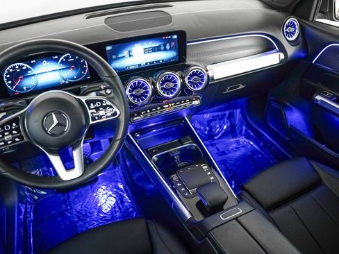 Certified 2022 Mercedes-Benz GLB 250 w/ Premium Package Lite image 18