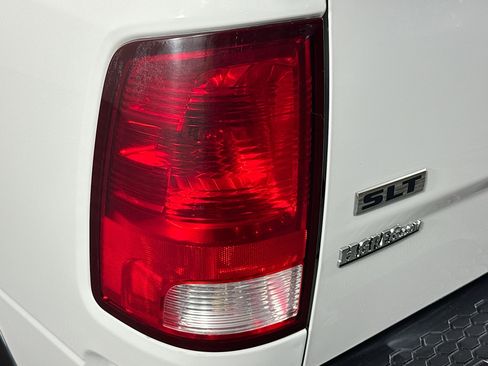 Used 2019 RAM 1500 Classic SLT image 34