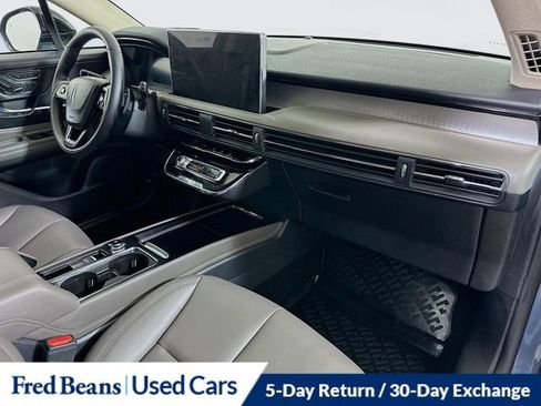 Used 2025 Lincoln Corsair AWD image 31