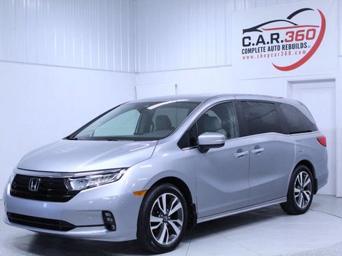 Used 2024 Honda Odyssey Touring image 2