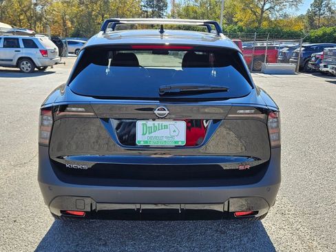 New 2026 Nissan Kicks SR w/ Cold Weather Package FWD image 8