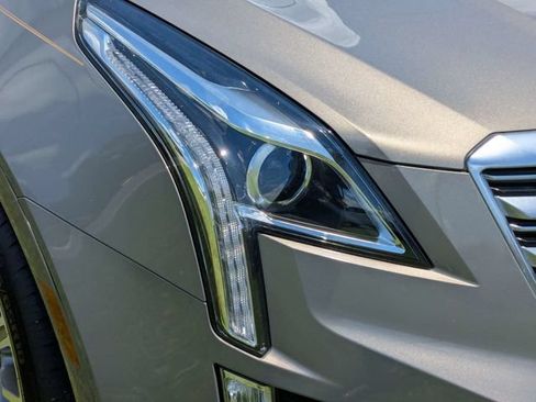 Used 2018 Cadillac XT5 Luxury w/ Driver Awareness Package FWD image 9