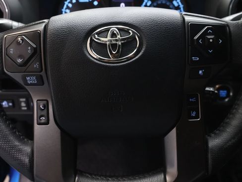 Used 2018 Toyota Tacoma TRD Sport AWD/4WD image 18